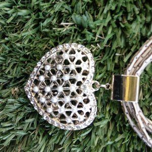 Elegant gold colored heart pendant necklace